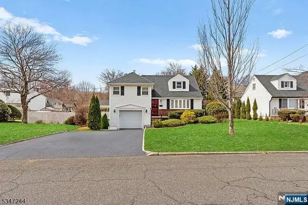 127 E Village Circle, Paramus, NJ 07652