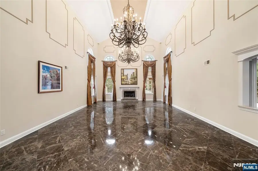 172 Briarheath Lane, Clark, NJ 07066 - Image #2