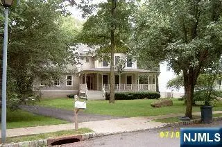 4 Lee Court, Waldwick, NJ 07463 - Image #2