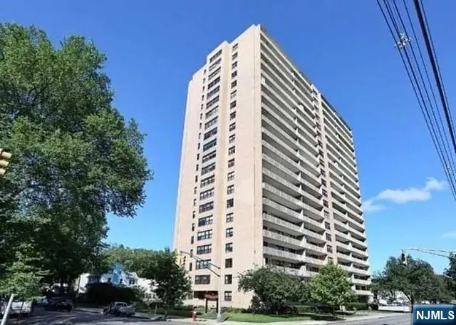 285 Aycrigg Avenue 22D, Passaic, NJ 07055 - Image #2