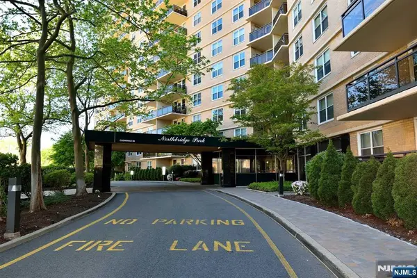 2200 N Central Road 15E, Fort Lee, NJ 07024