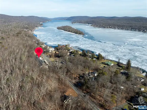 165 Lakeside Road 8, West Milford, NJ 07421