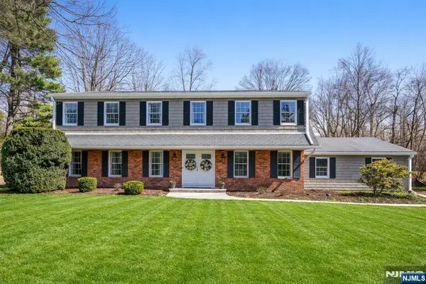 11 Osborne Court, Mahwah, NJ 07430