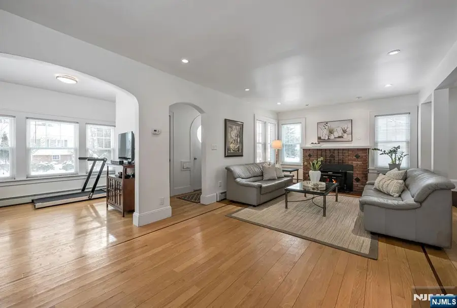 33 Homewood Avenue, Allendale, NJ 07401 - #3