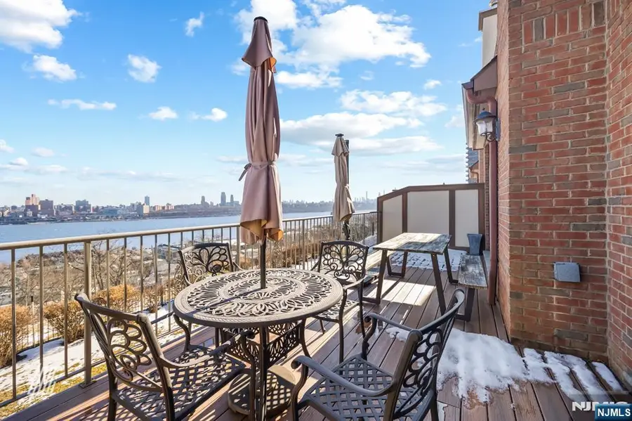 29 Victoria Place, Fort Lee, NJ 07024 - Image #3