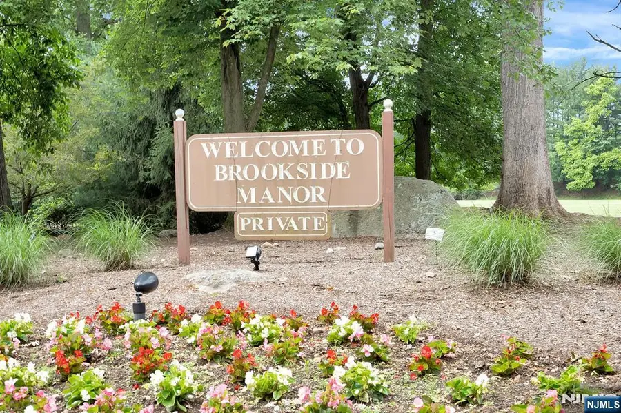 12 Sandburg Court, Mahwah, NJ 07430 - Image #2