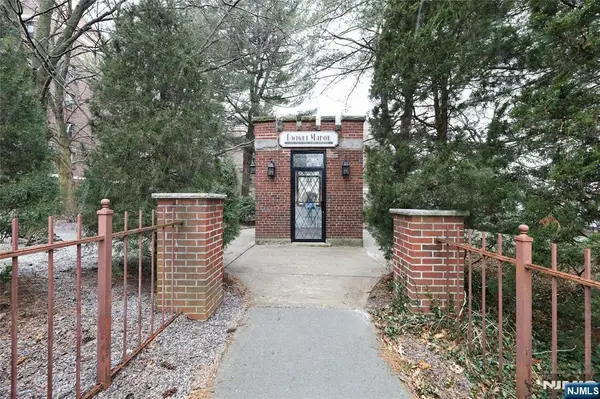 100 Palisade Avenue D12, Englewood, NJ 07631