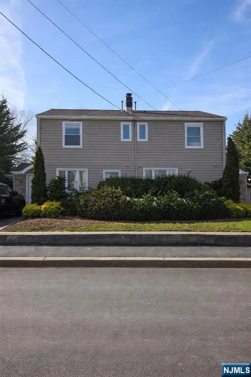 80 Caruth Avenue, Elmwood Park, NJ 07407 - Image #3