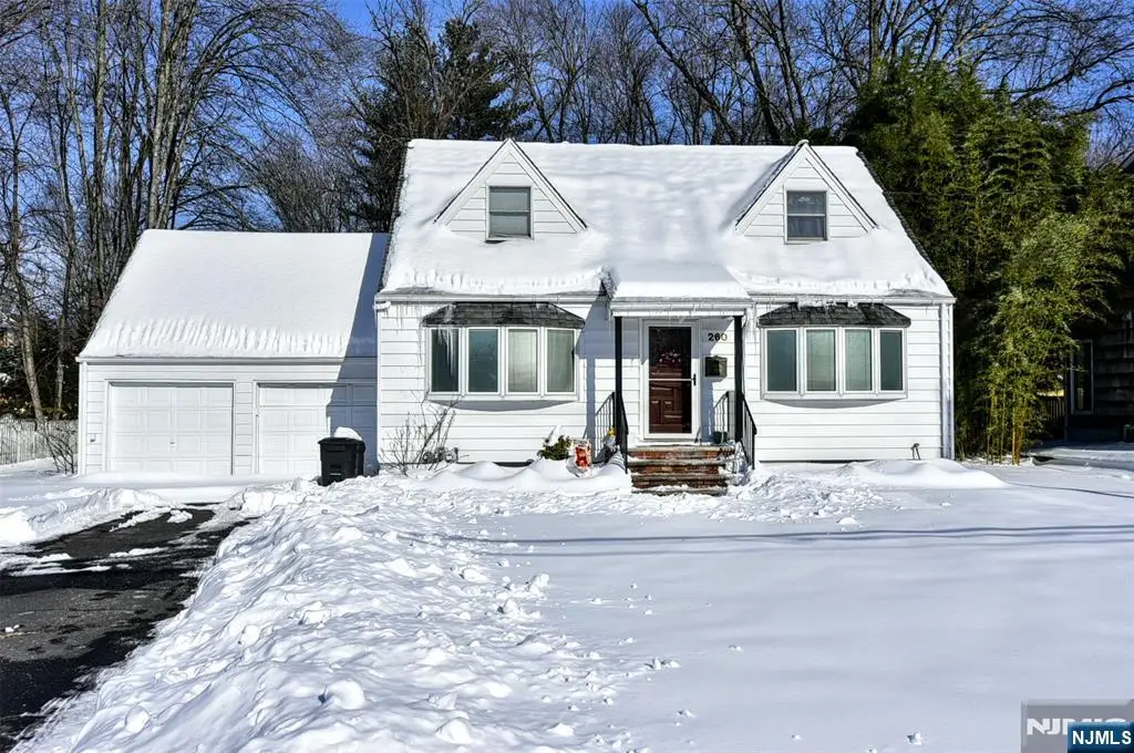 260 W Allendale Avenue, Allendale, NJ 07401 - #1