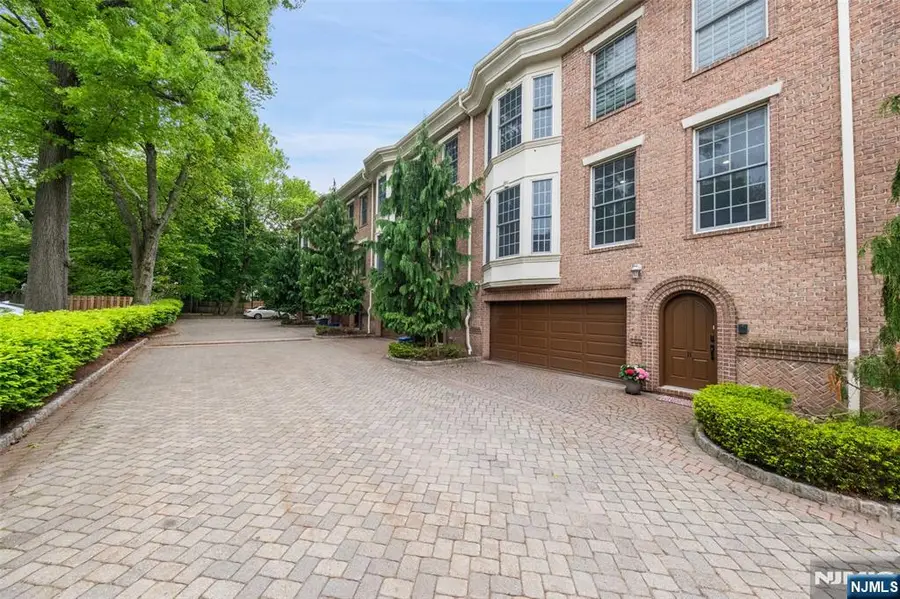 1602 Center Avenue B, Fort Lee, NJ 07024 - Image #2