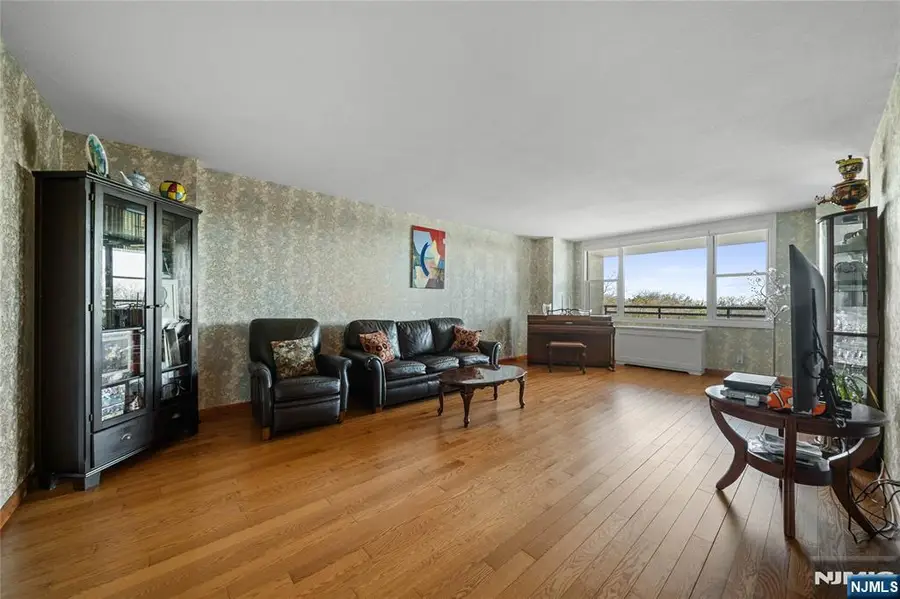 2200 N Central Road 6H, Fort Lee, NJ 07024 - Image #2