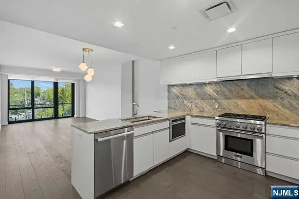 320 Adolphus Avenue 404, Cliffside Park, NJ 07010