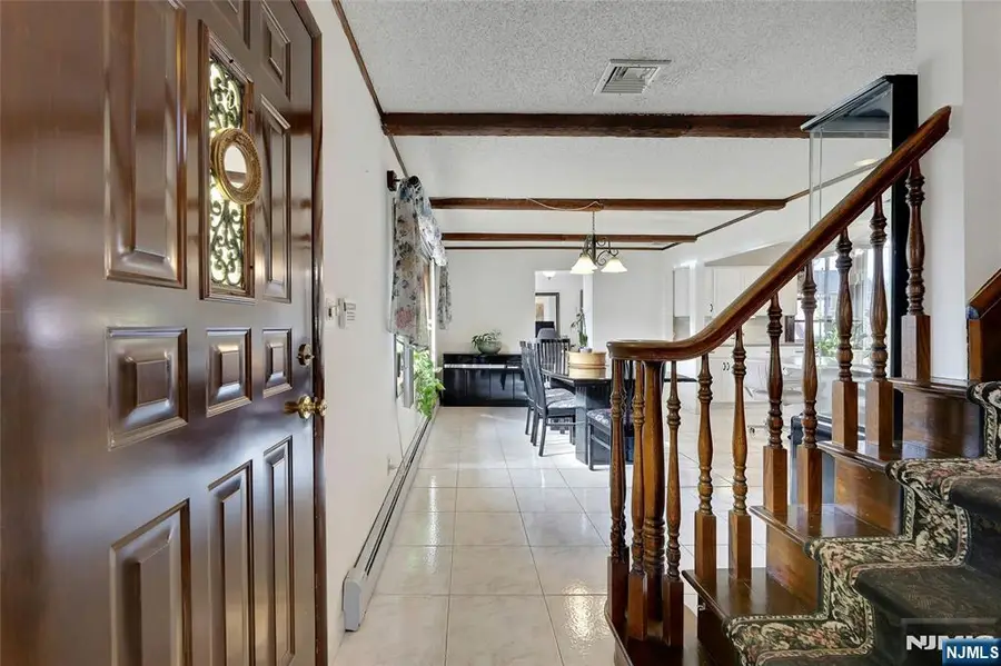 4 Highfield Court, Wayne, NJ 07470 - Image #2