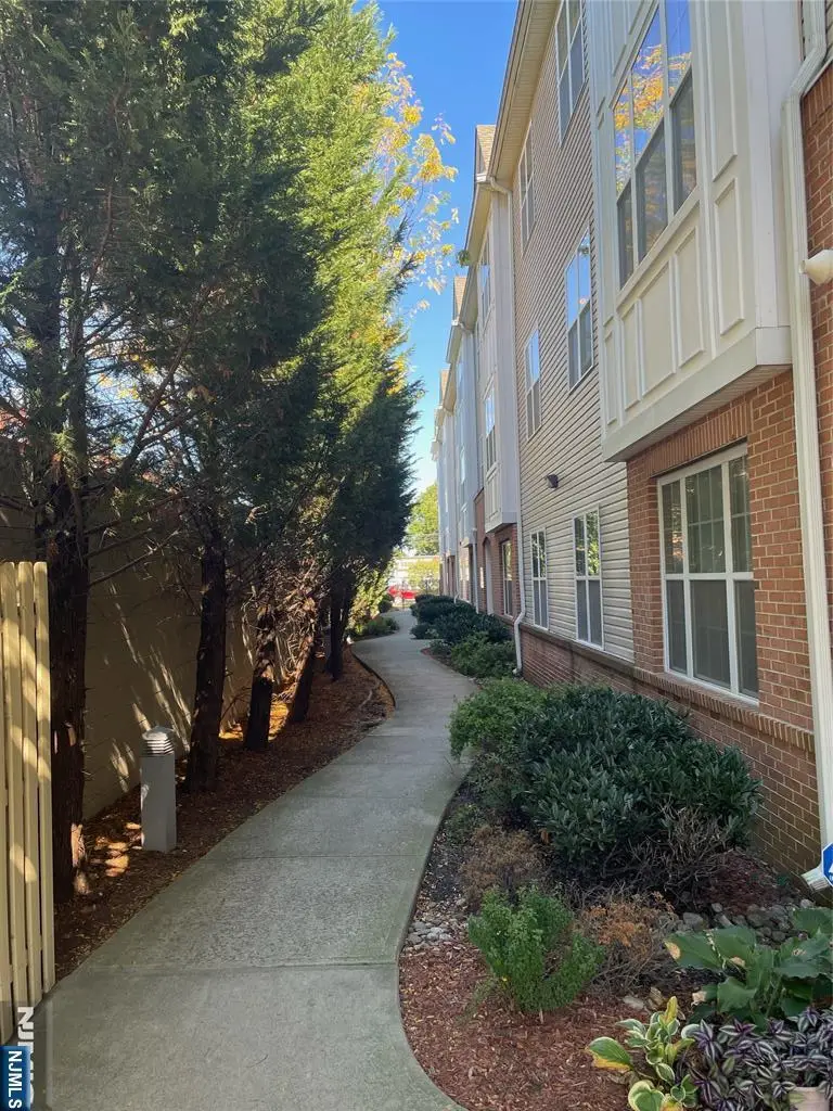 435 Van Houten Avenue 307, Passaic, NJ 07055 - Image #2
