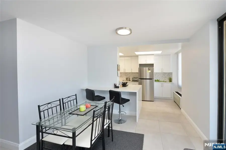 300 Winston Drive C0514, Cliffside Park, NJ 07010 - Image #3