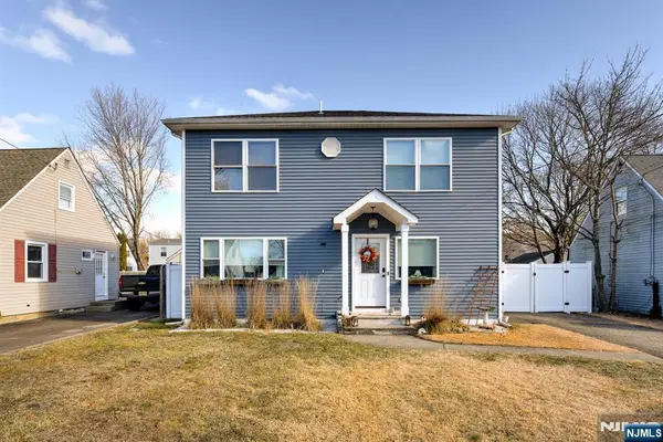 86 Burnside Place, Wanaque, NJ 07420