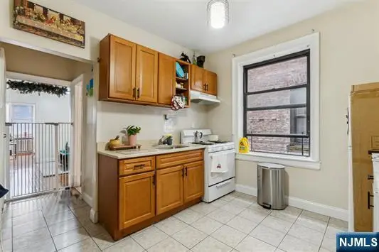 527-529 34th C3, Union City, NJ 07087 - Image #3