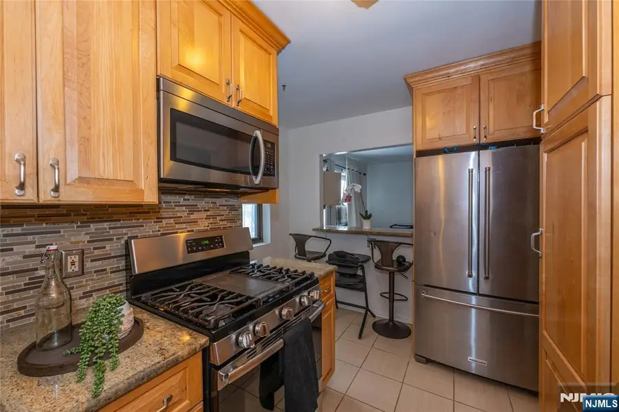 3071 Edwin 2F, Fort Lee, NJ 07024 - Image #2