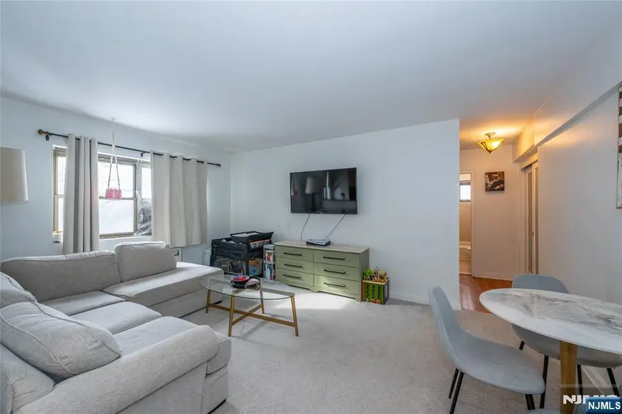 3071 Edwin 2F, Fort Lee, NJ 07024 - Image #3