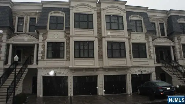 14 Marquis Court 14, Edgewater, NJ 07020 - Image #2