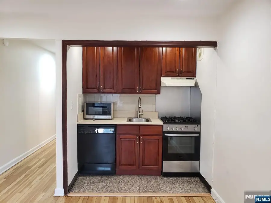 165 Vroom Street 202, Jersey City, NJ 07306 - Image #2