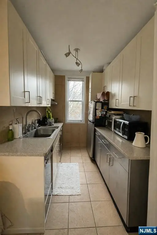 234 6th Street 10, Jersey City, NJ 07302 - Image #2