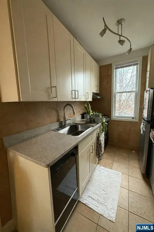 234 6th Street 10, Jersey City, NJ 07302 - Image #3
