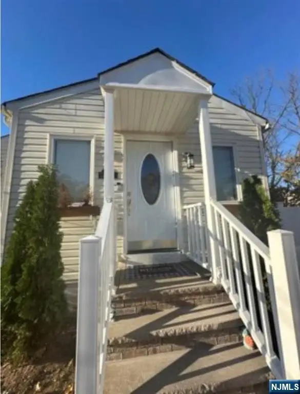 88 Fournier Crescent, Elmwood Park, NJ 07407 - #1