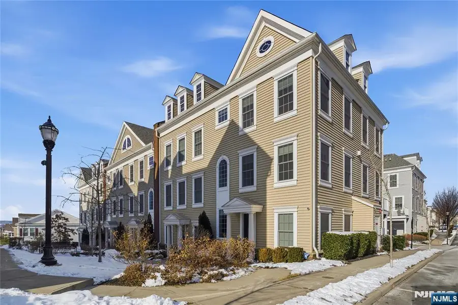 165 Roosevelt Drive, Wood Ridge, NJ 07075 - Image #2