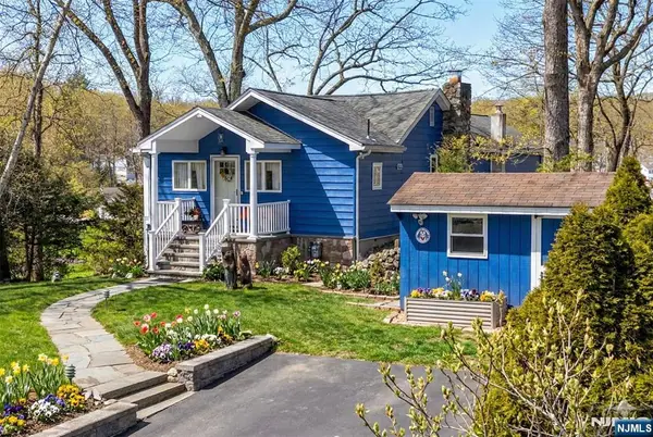 7 Birch Road, Bloomingdale, NJ 07403