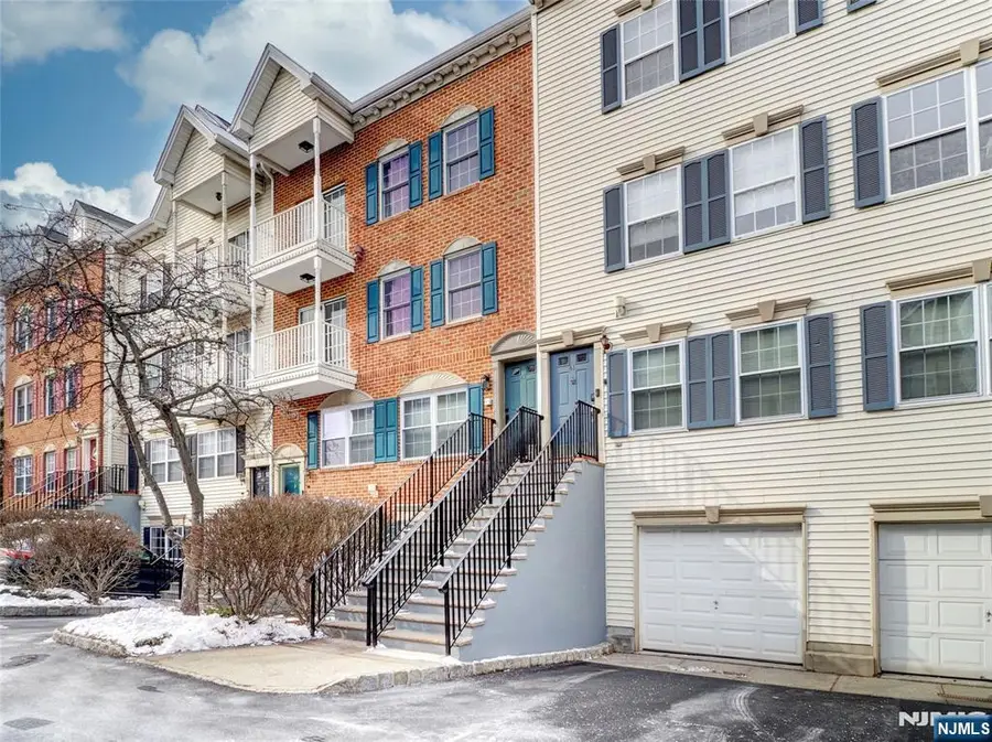 42 Krueger Court 1305, Newark, NJ 07103 - Image #2