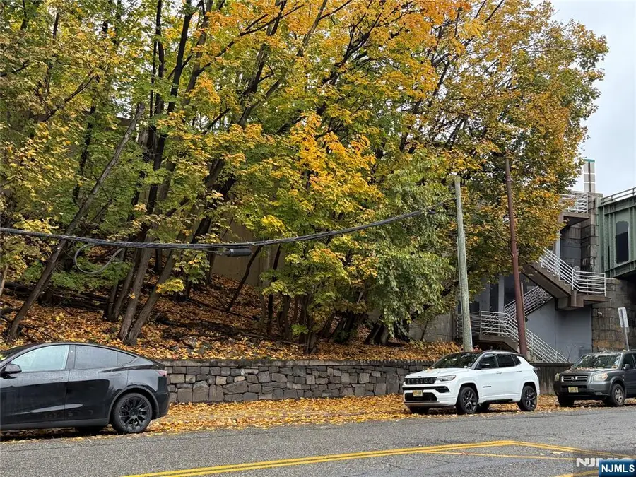 616 Gregory Avenue, Weehawken, NJ 07086 - Image #3