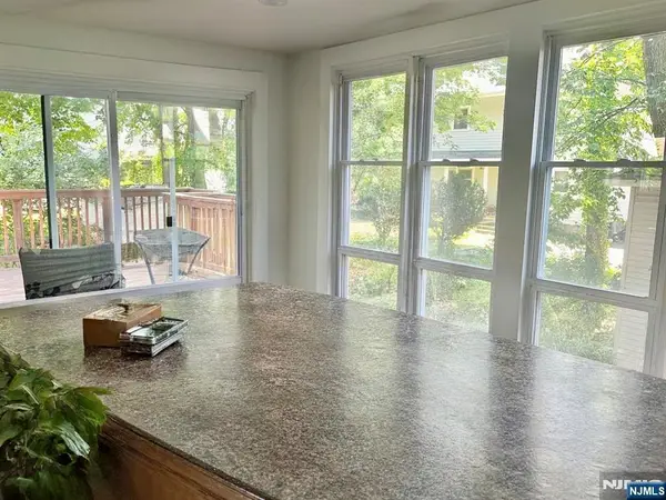 103 Oaktree Place, Leonia, NJ 07605