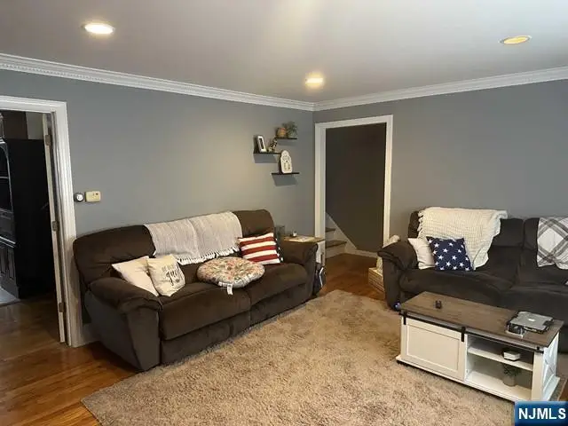 22 Garners Lane, Elmwood Park, NJ 07407 - Image #3