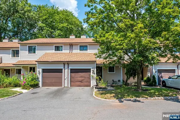 6 Tulip Court, Edison, NJ 08820