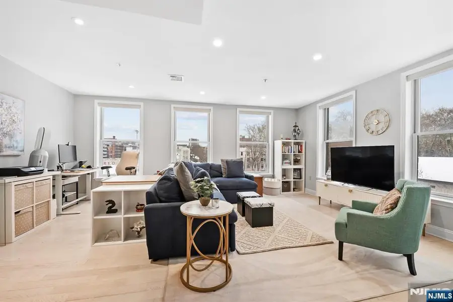 402 9th Street 4A, Hoboken, NJ 07030 - Image #2
