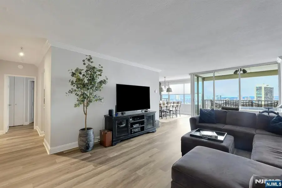 6 Horizon Road 2209, Fort Lee, NJ 07024 - Image #3