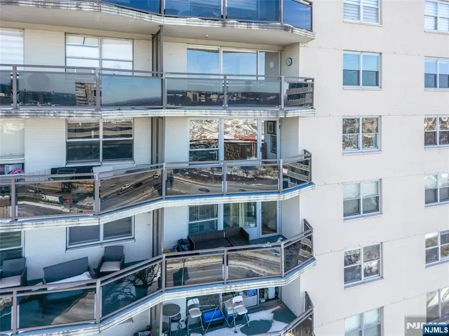 2077 Center Avenue 20F, Fort Lee, NJ 07024 - Image #3