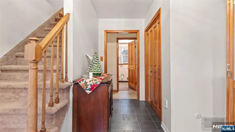 51 Black Oak Lane, Mahwah, NJ 07430 - Image #2