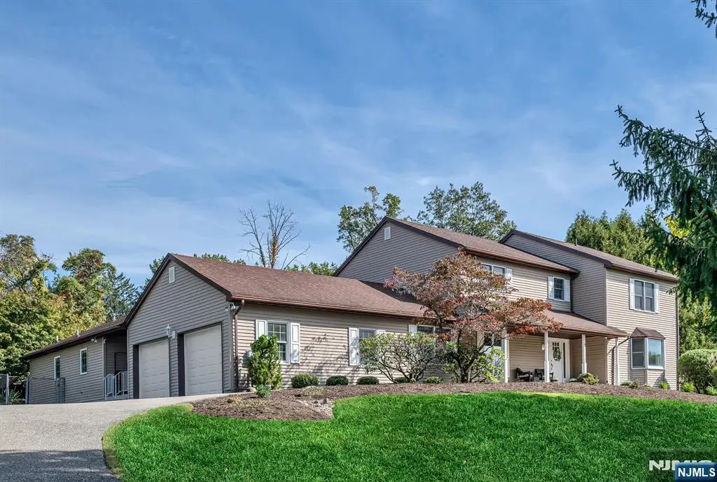 15 Cobbler Lane, Mahwah, NJ 07430 - Image #1