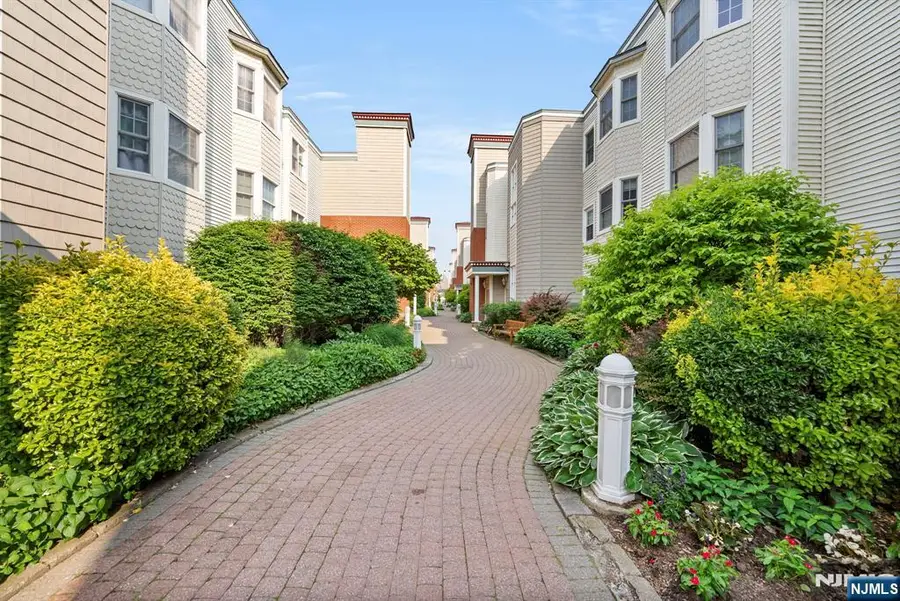 108 The Promenade 108, Edgewater, NJ 07020 - #2
