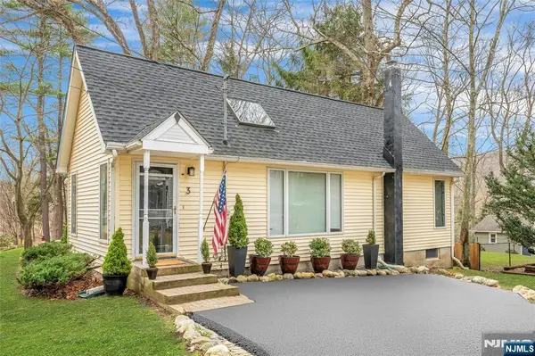 3 Redmans Drive, Jefferson Township, NJ 07438