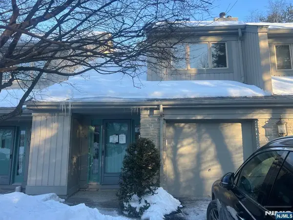 599 Apache Court, Mahwah, NJ 07430