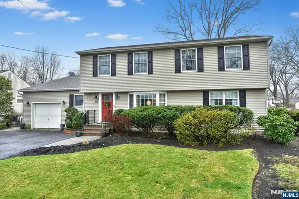 84 W Midland Avenue, Paramus, NJ 07652