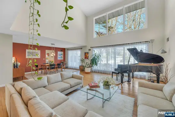 566 Faletti Way, River Vale, NJ 07675