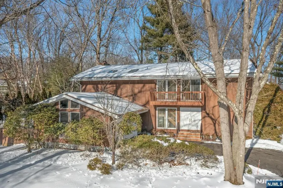 566 Faletti Way, River Vale, NJ 07675 - Image #2