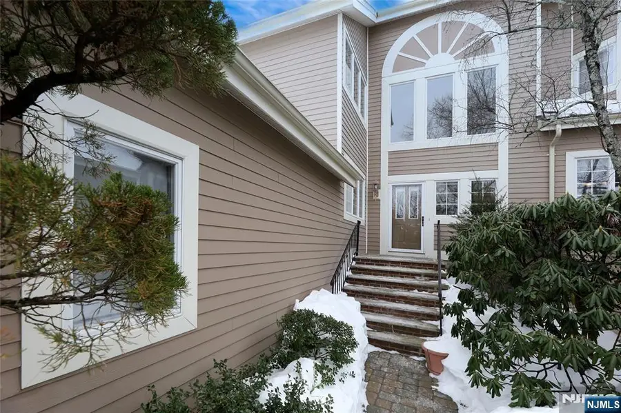 7 Coniston Court, Wayne, NJ 07470 - Image #2