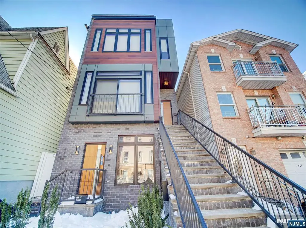 231 Clinton Avenue 2, Jersey City, NJ 07304 - Image #1