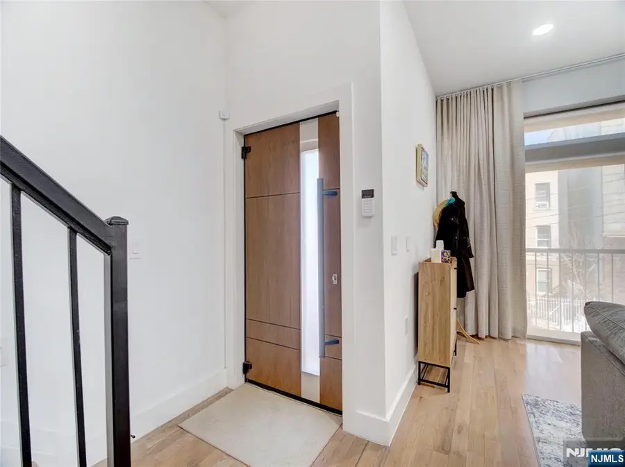 231 Clinton Avenue 2, Jersey City, NJ 07304 - Image #2