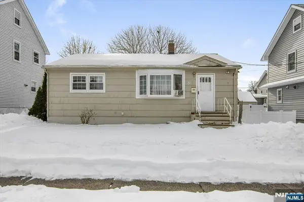 33 Daka Court, Bloomfield, NJ 07003